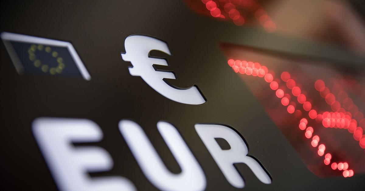  Złoty traci wobec euro  niespodziewane zmiany kursów Co z frankiem?