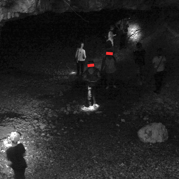 Kamera ukryta w jaskini "upolowała" turystów łamiących zakaz wstępu