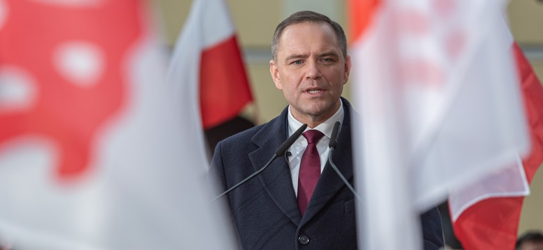 Kapelan w kancelarii Karola Nawrockiego na zdjęciu z neonazistą. Widać, że są w zażyłych stosunkach