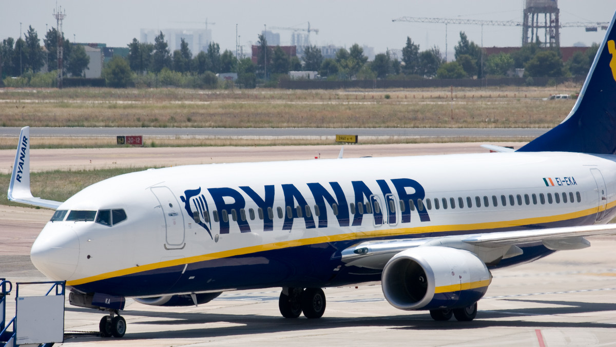 Polskie porty lotnicze obsłużyły w 2013 r. blisko 25 mln pasażerów - poinformował Urząd Lotnictwa Cywilnego. To o 2,2 proc. więcej niż w 2012 r. Liderem było warszawskie Lotnisko Chopina. Najwięcej pasażerów przewiózł Ryanair, za nim PLL LOT wraz z Eurolotem.