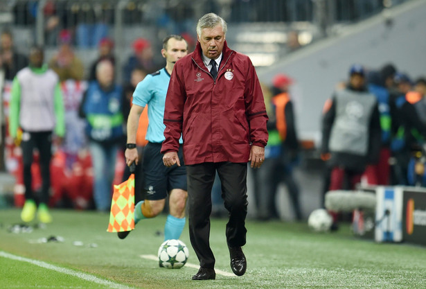 Ancelotti nie lata już na treningi helikopterem. Trener piłkarzy Bayernu nie odnowił licencji