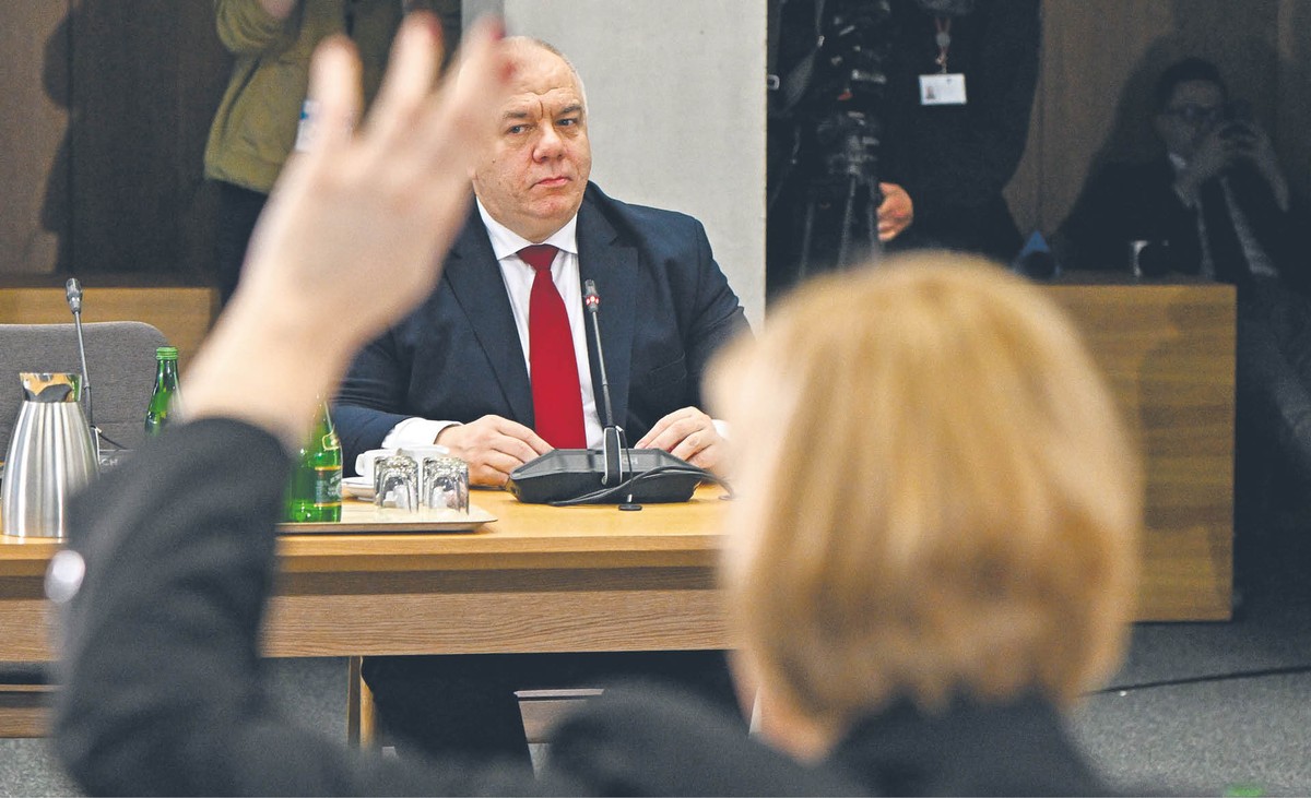 Poseł Jacek Sasin przed komisją śledczą