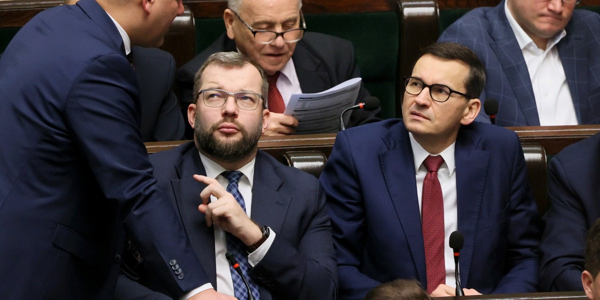 Minister Grzegorz Puda (w środku) twierdzi, że Polska nie otrzymała żadnych oficjalnych informacji o zagrożeniu wypłat z Funduszu Spójności.