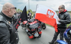 Motocyklowy rajd "Nocnych Wilków" w Polsce, grupa wyruszyła do Warszawy. "Nie uprawiamy polityki" [ZDJĘCIA]