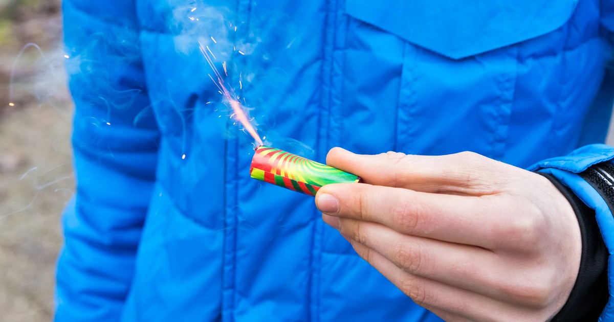 Jak naprawdę niebezpieczna jest petarda, którą trzymasz w ręku? Chirurg mówi bez ogródek