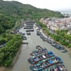 Čamci sklonjeni uoči dolaska tajfuna u specijalnoj zoni saradnje Šendžen-Šanvei u provinciji Guangdong, Kina, 25. jula