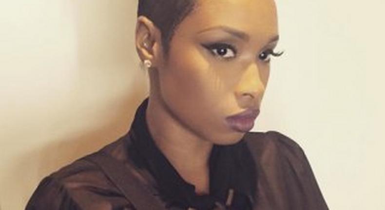 African American R&B singer, Jennifer Hudson, stunning on low cut
