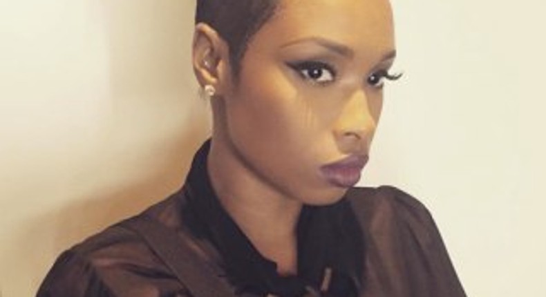 African American R&B singer, Jennifer Hudson, stunning on low cut