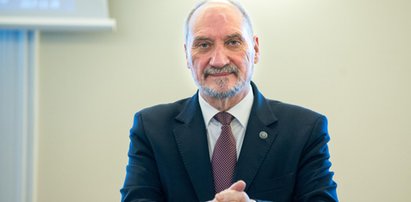 Macierewicz nie leci do USA? Jest odpowiedź MON