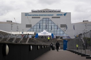 Pierwszy tymczasowy szpital dla chorych na Covid-19 w Londynie. Powstał w dziewięć dni