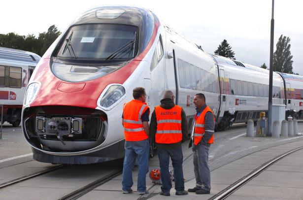 Pociągi Pendolino dla PKP Intercity mają być produkowane wyłącznie we Włoszech. Chorzowski oddział Alstomu nie ma co liczyć na związane z tym projektem kontrakty. Na zdj. Pendolino. Fot. Bloomberg.