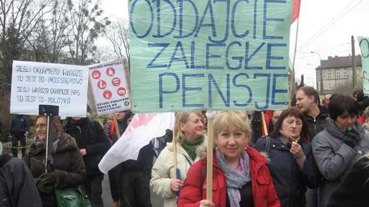 Gazeta Lubuska: Ulicami Gorzowa przeszła dziś pikieta pracowników byłego szpitala w Kostrzynie nad Odrą. Domagają się oni wypłacenia zaległych pensji. 380 osób od sześciu lat czeka na ok. 7 mln zł.