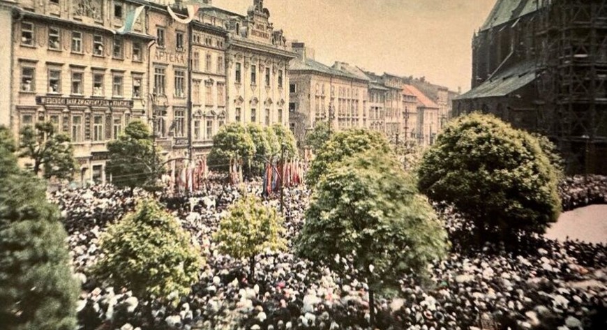 Krakowski Rynek Główny znów się zazieleni