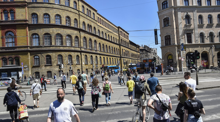 A téren megszűnt a járókelők biztonságérzete / Fotó: MTVA/Róka László