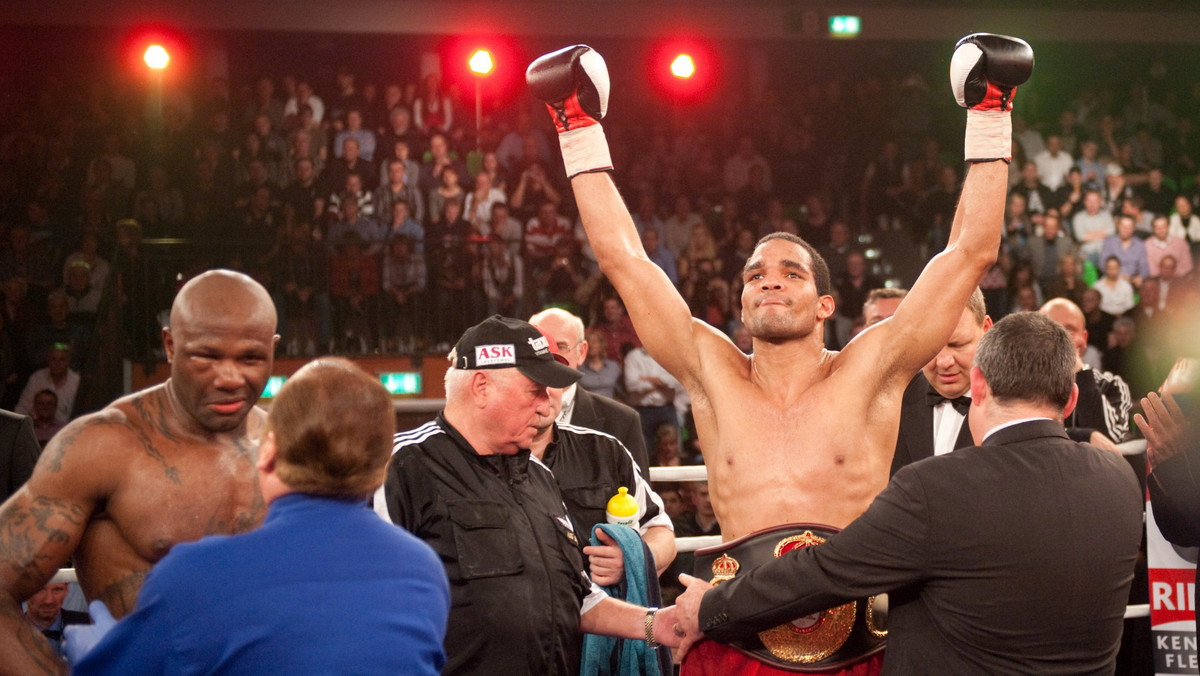 Yoan Pablo Hernandez (24-1, 13 KO) zdobył dziś na gali w Muelheim pas tymczasowego mistrza świata federacji WBA w wadze junior ciężkiej, nokautując w siódmej odsłonie Francuza Steve'a Hereliusa (21-2-1, 12 KO).