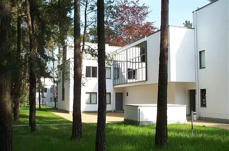 Osiedle dla mistrzów, nieopodal uczelni Bauhausu w Dessau