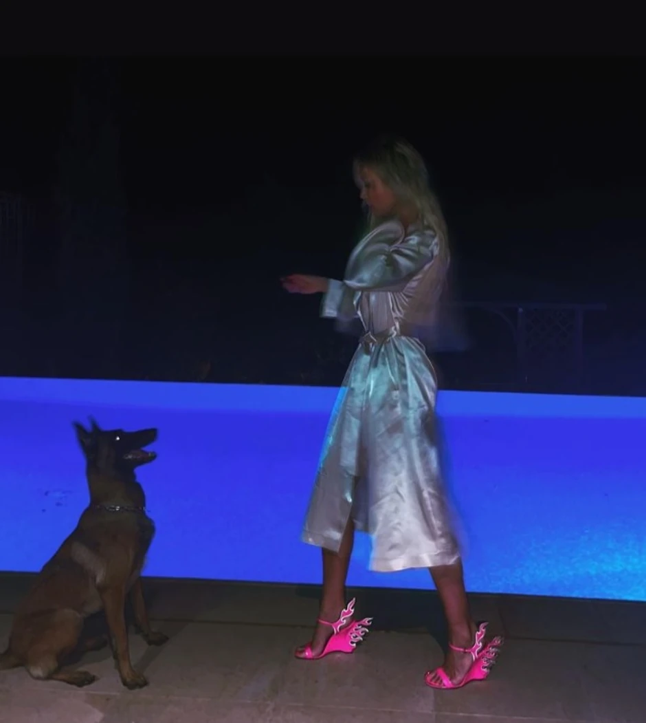 A.V. devojka Miće Megatrenda