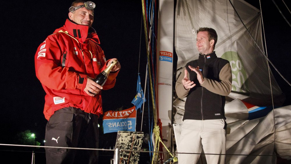 Kapituła najbardziej prestiżowych nagród w polskim żeglarstwie - Rejs Roku oraz Srebrny Sekstant - zdecydowała o przyznaniu tytułu Żeglarza Roku 2011 Zbigniewowi "Gutkowi" Gutkowskiemu za wyczyn, jakim było zajęcie drugiego miejsca w samotnych regatach dookoła świata Velux 5 Oceans.