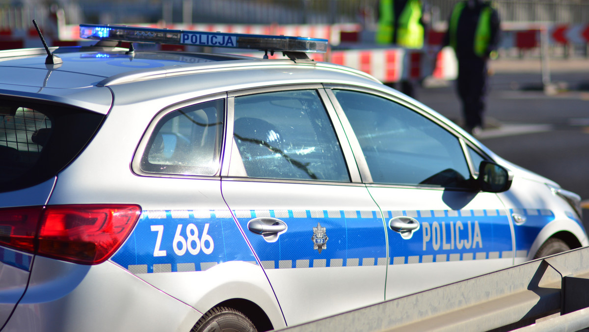 W Łazanach koło Wieliczki doszło do wypadku. Kobieta ucierpiała, gdy jeden z motocyklistów z kolumny policyjnej uderzył w samochód osobowy.