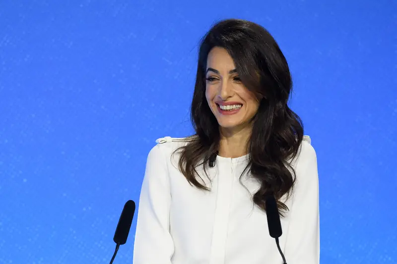 Amal Clooney podczas konferencji na temat wolności prasy / Foto Leon Neal GettyImages 