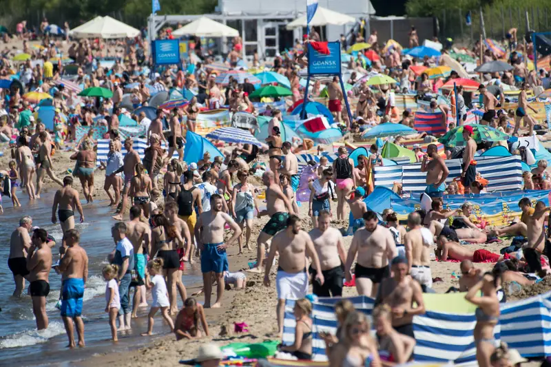 18.07.2020 Gdańsk. Tak Polacy przestrzegają dystansu społecznego/Fot. East News