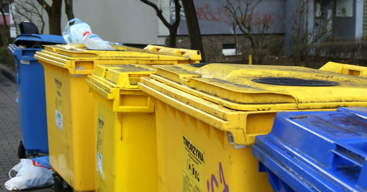 Od 1 X 2025 r. jedni mówią, że nie można wyrzucić butelki do kosza. Inni mówią, że owszem. Co na to rząd?