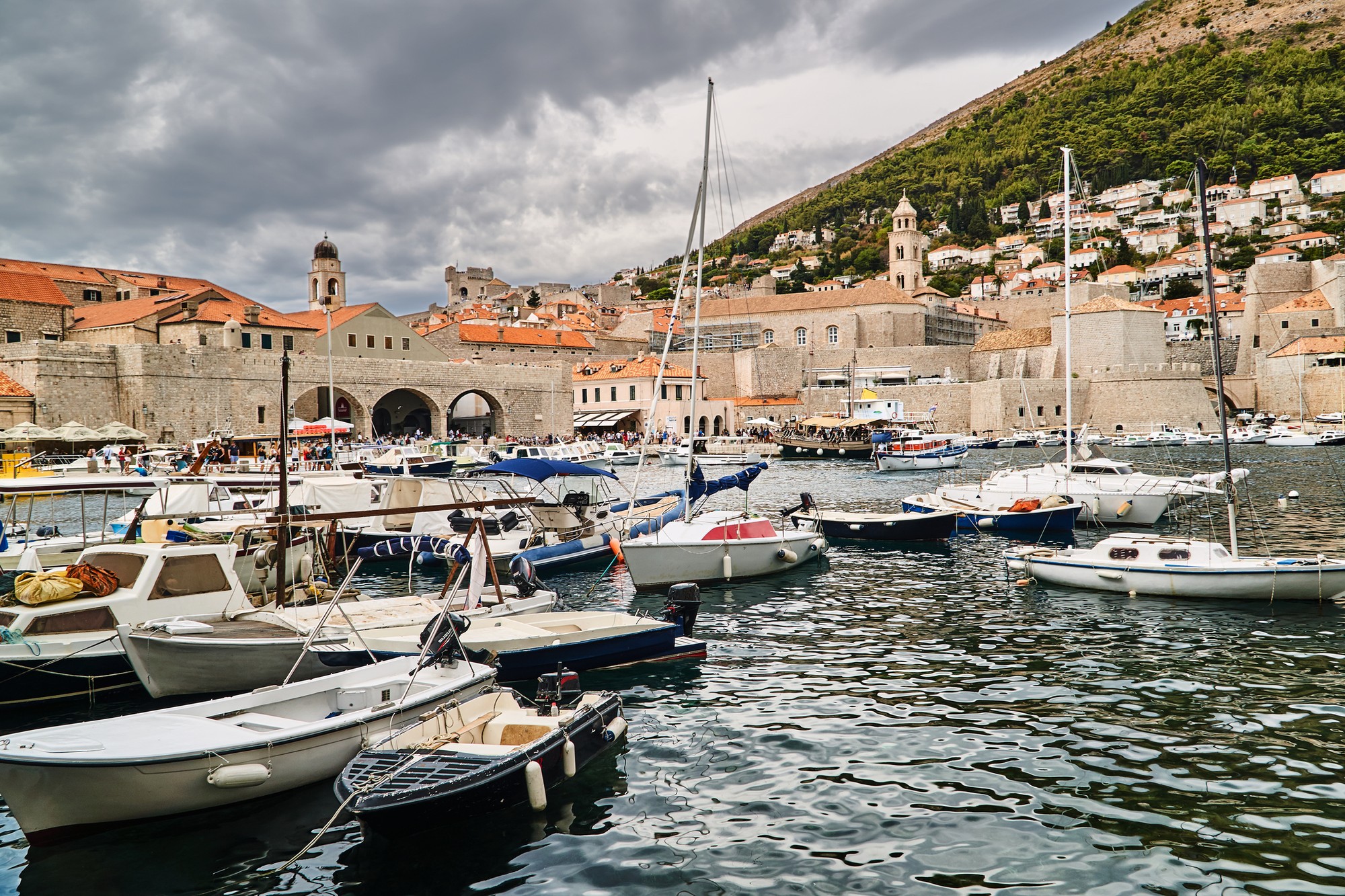 Dubrovník je populárnym chorvátskym letoviskom (ilustračné foto).