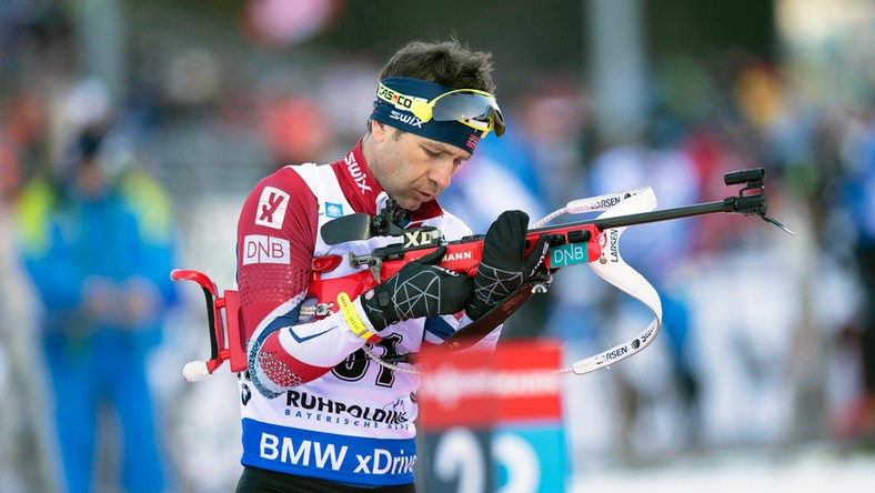 Biathlon Bjoerndalen стреляет