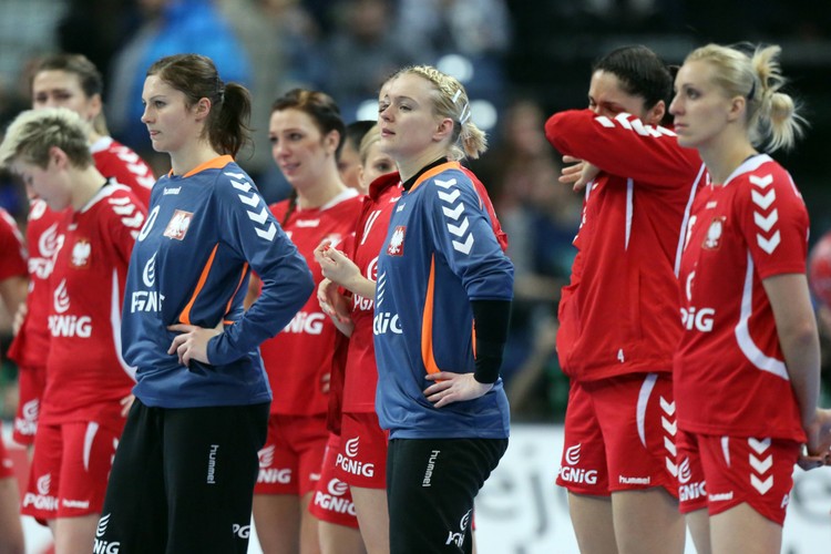 Smutek i łzy polskich szczypiornistek po porażce z Danią