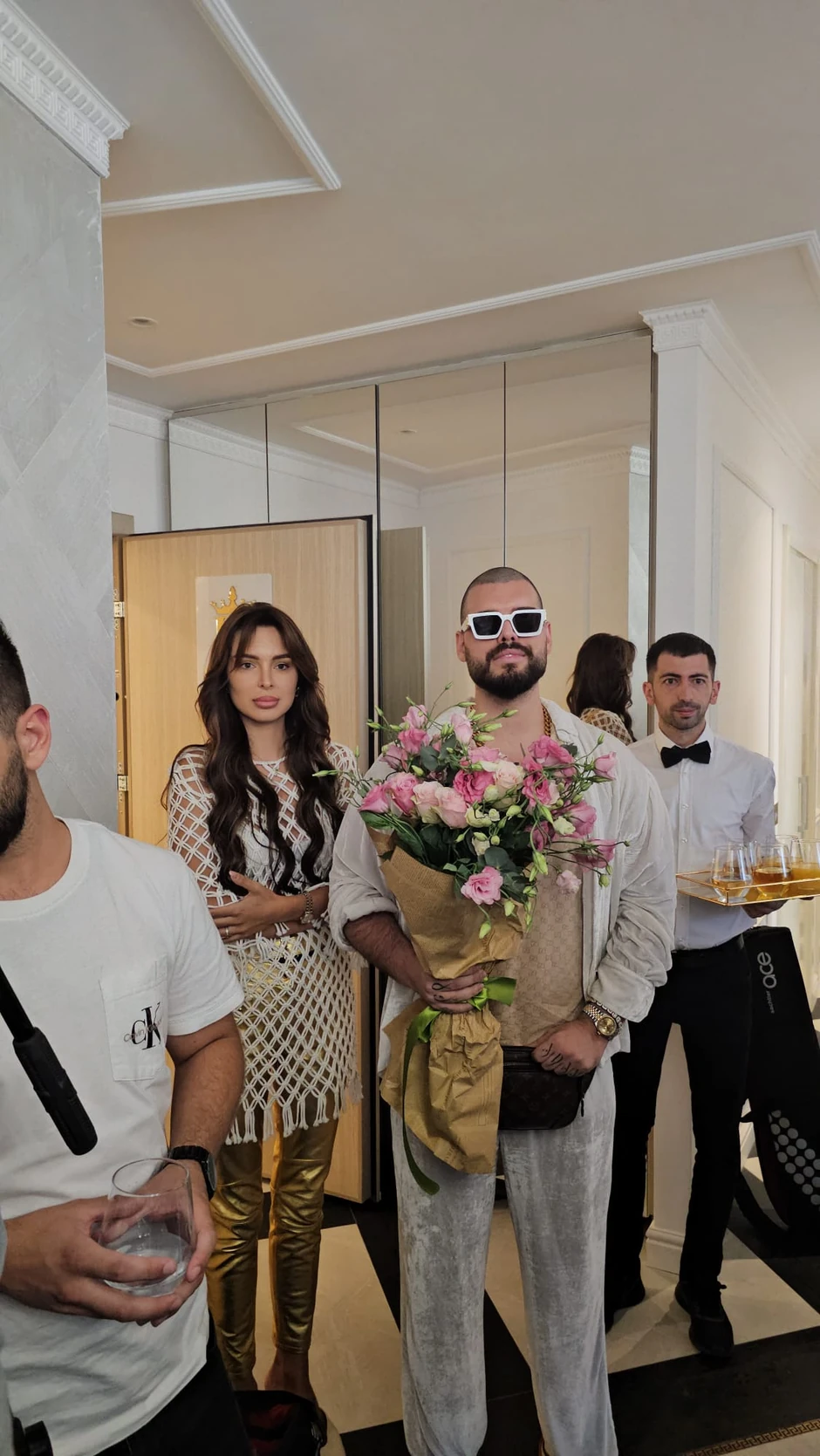 Adam Adaktar sa suprugom