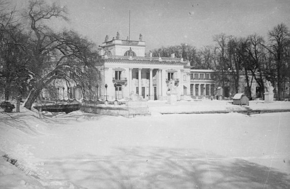Pałac na Wyspie w Łazienkach w Warszawie 1950 r.