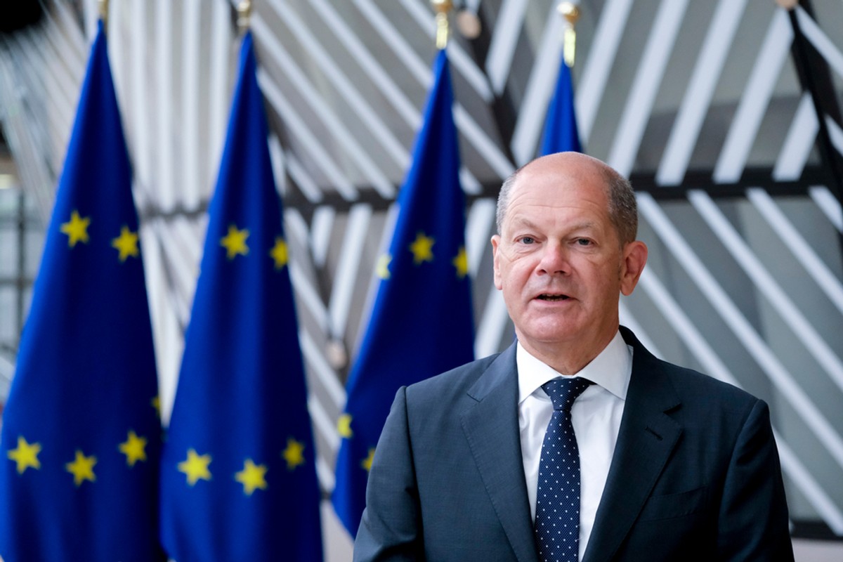 Socjaldemokrata Olaf Scholz jutro przejmie władzę nad Niemcami z rąk rządzącej od 16 lat kanclerz Angeli Merkel