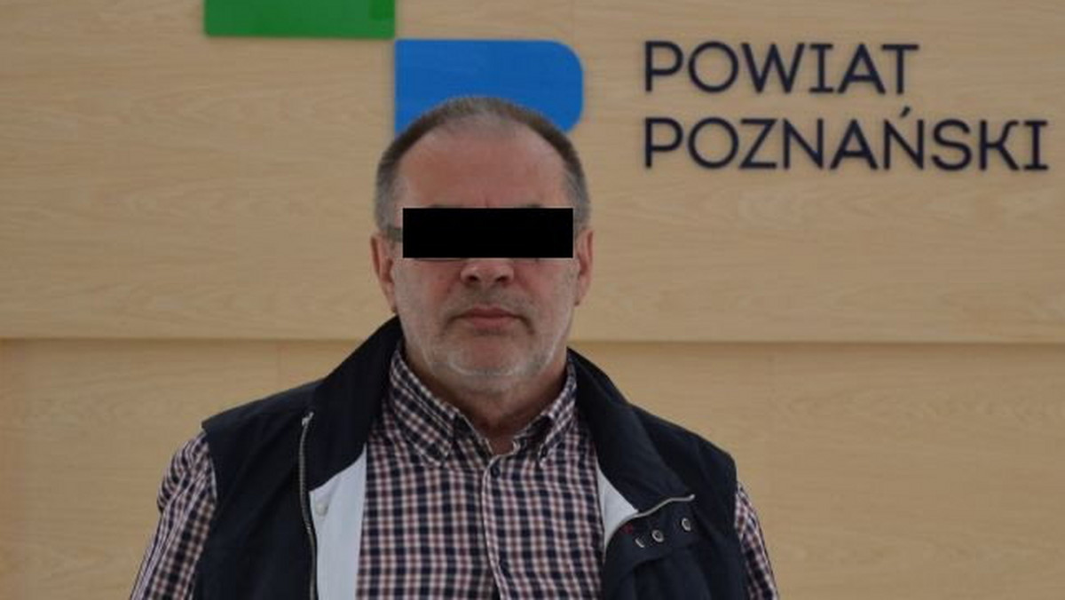 57-letni Jarosław D. został skazany na rok więzienia, w zawieszeniu na dwa lata za próbę przekupienia policjantów w Toruniu. Radny powiatu poznańskiego w terenie zabudowanym poruszał się z prędkością ponad 120 km/h. Bojąc się utraty prawa jazdy zaproponował policjantom łapówkę.