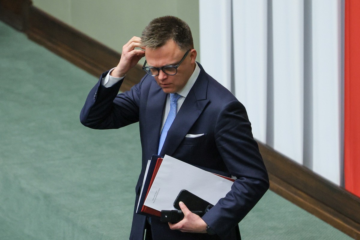 Marszałek Sejmu Szymon Hołownia na sali obrad Sejmu w Warszawie