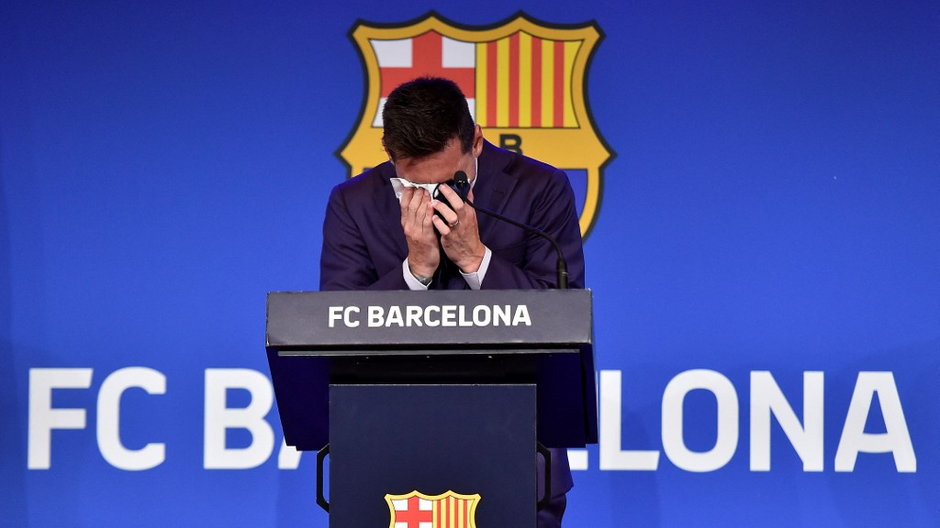 Lionel Messi podczas pożegnalnej konferencji na Camp Nou 8 sierpnia 2021 r.