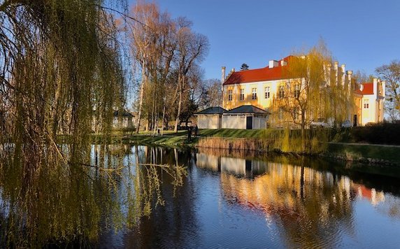 Na przestrzeni czasu pałac był posiadłością m.in. rodzin von Brauchitsch oraz von Krockow