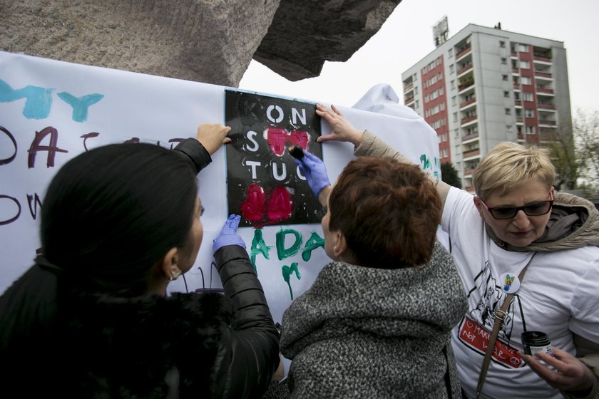 Dąbrowa Górnicza. Obrona pomnika Bohaterów Czerwonych Sztandarów