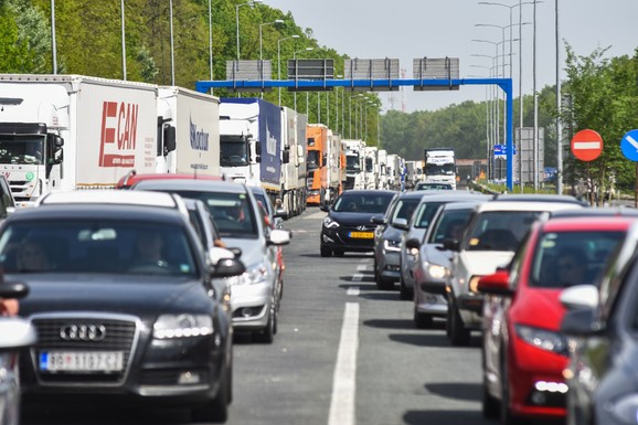 "NA PUT KREĆITE ODMORNI I VOZITE PAŽLJIVO" Najnovije stanje na putevima: AMSS uputio APEL vozačima, evo kakva je situacija na graničnim prelazima