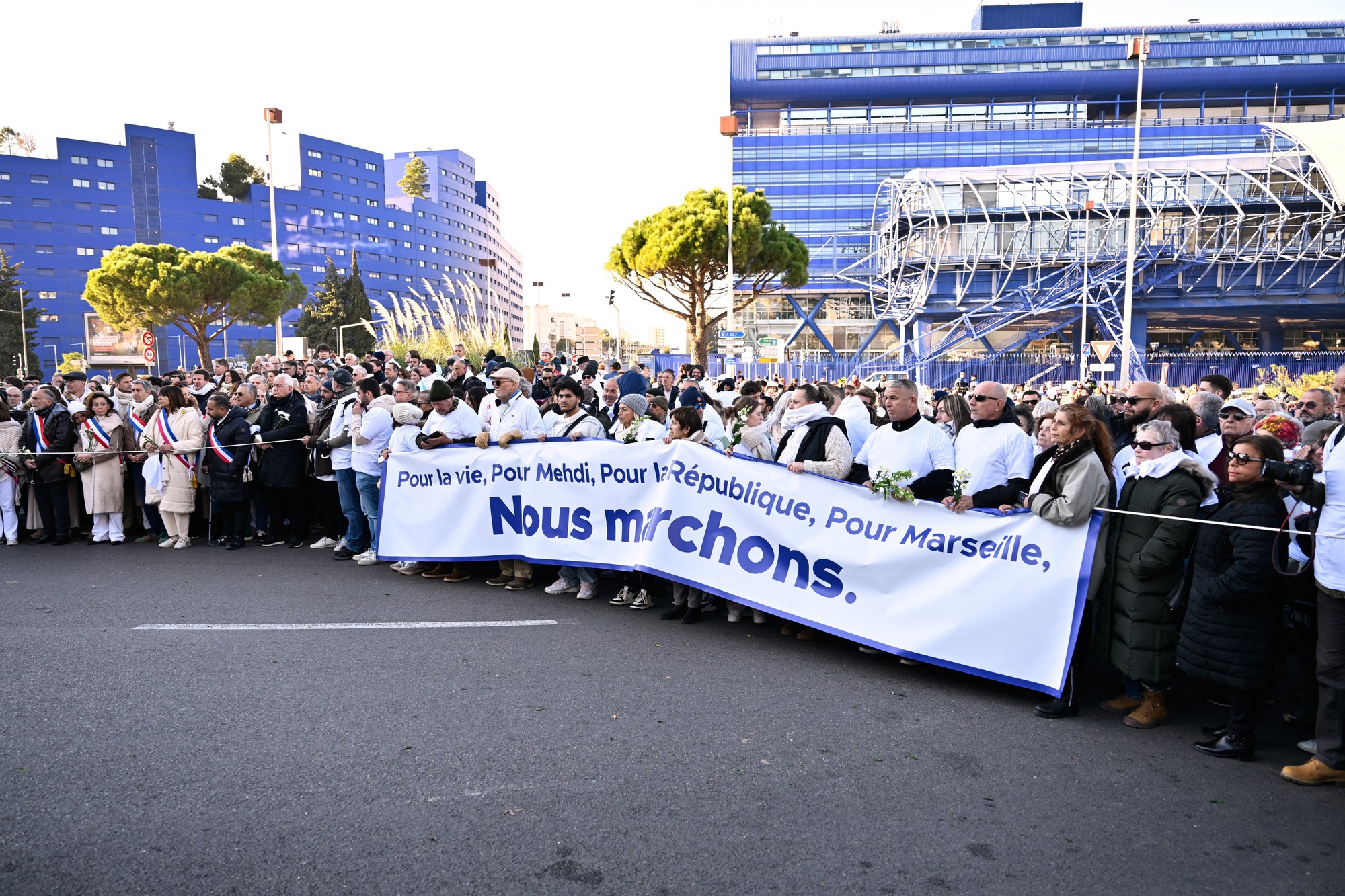 Tisíce ľudí v Marseille odsúdili násilie spojené s drogami.