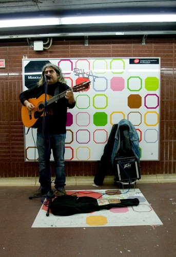 Niektórzy nie poprzestają na muzyce instrumentalnej i śpiewają