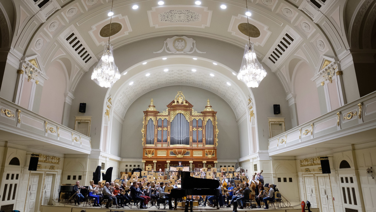 Cykl koncertów pt. "Najpiękniejsza jest muzyka polska" zaprezentuje w tym roku Filharmonia Poznańska. Wykonane zostaną m.in. nieznane dzieła Stanisława Moniuszki oraz muzyka filmowa Krzysztofa Komedy.