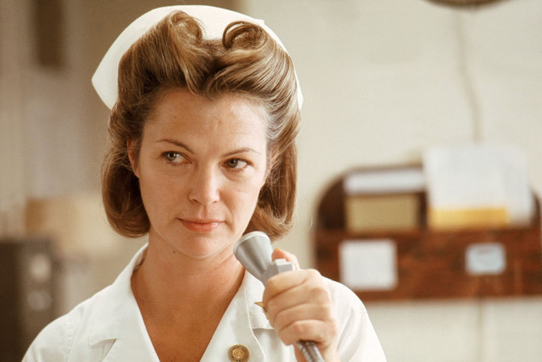 Louise Fletcher jako pielęgniarka Siostra Mildred Ratched z "Lotu nad kukułczym gniazdem"