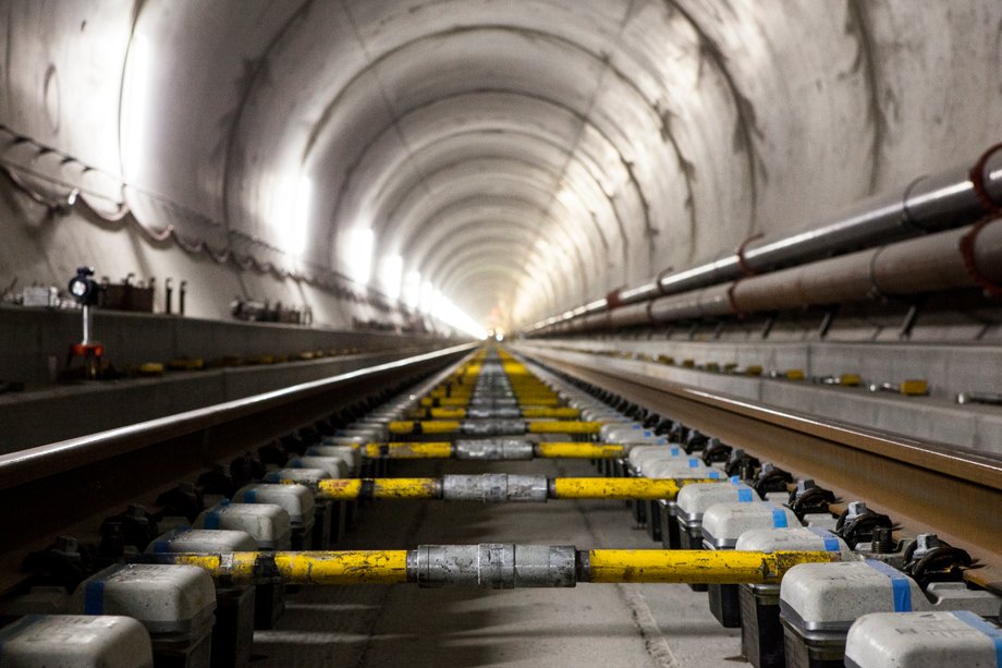 Koszt budowy najdłuższego tunelu świata to około 12 mld franków (ok. 50 mld zł)