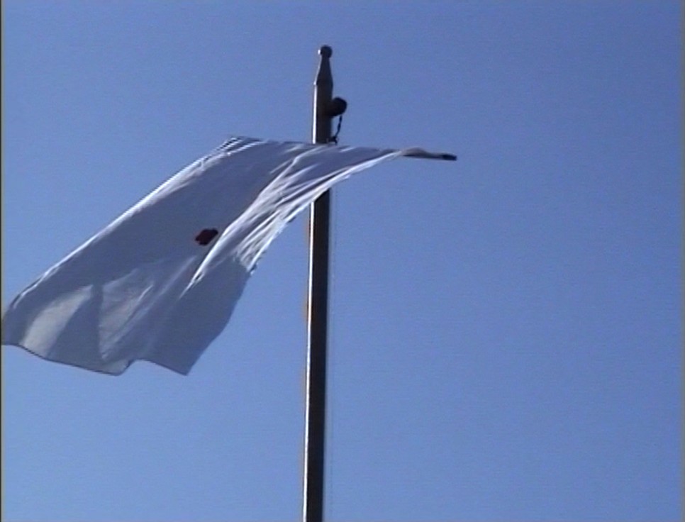 Koja (Fitore Isufi Shukriu): Japán (szüzességi zászló) (részlet), 2006videó; 2’