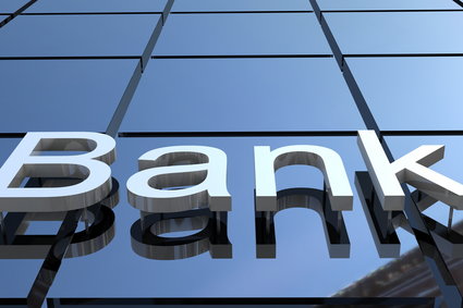 Zysk banków po dwóch miesiącach niższy o niemal jedną czwartą