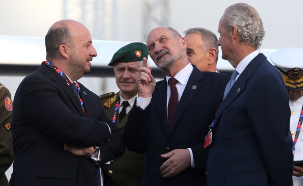 Macierewicz o lokalizacji sił USA w Polsce, organizacji szczytu i... incydencie z dronem