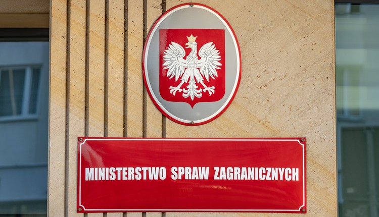 Popularna wśród Polaków wyspa celem irańskiego ataku. MSZ apeluje