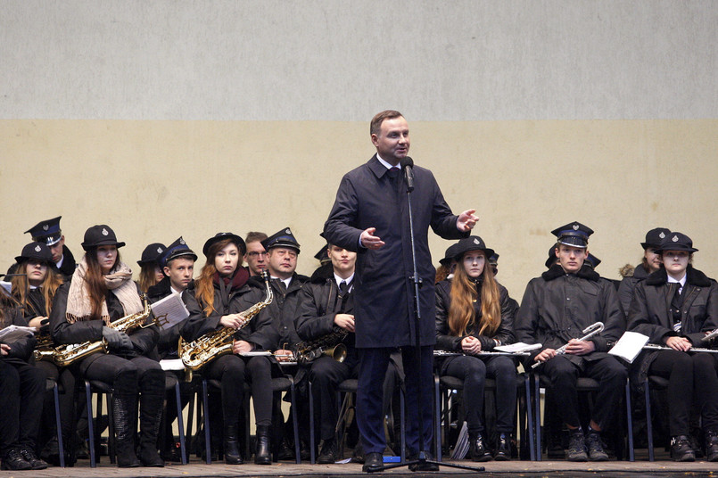 Prezydent Andrzej Duda podczas spotkania z mieszkańcami w miejskim amfiteatrze