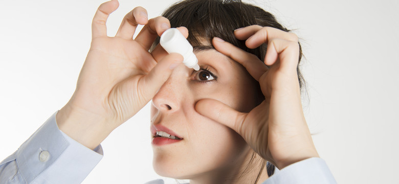 Przekrwione oczy mogą świadczyć o alergiach, zapaleniu spojówek i chorobach oka. Jak sobie z nimi radzić?