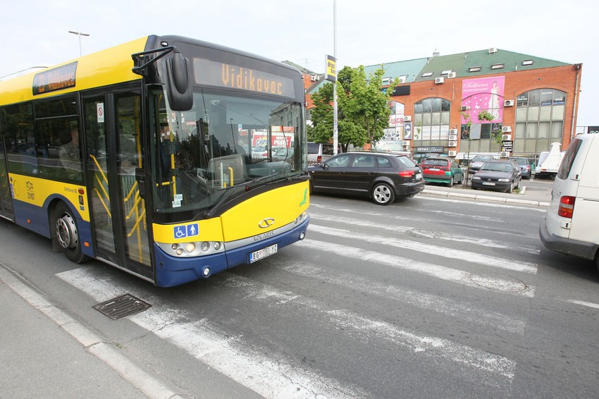 Autobus je udario trudnicu i dete na pešačkom prelazu